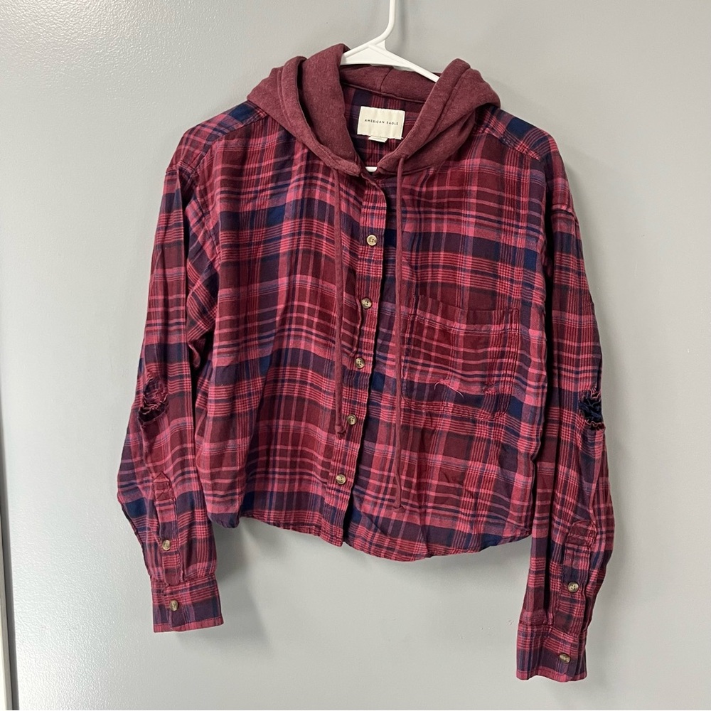 american eagle outfitters red plaid cropped hooded flannel long sleeve‎ shirt